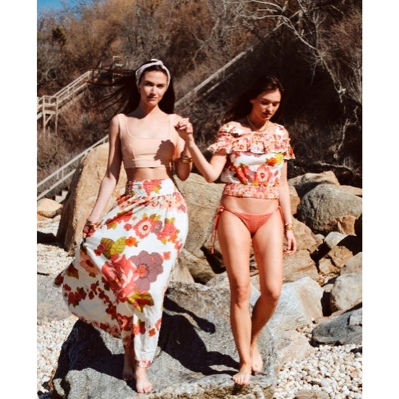 Love The Label Off Shoulder Ruffle Top Retro Print - Picture 3 of 7